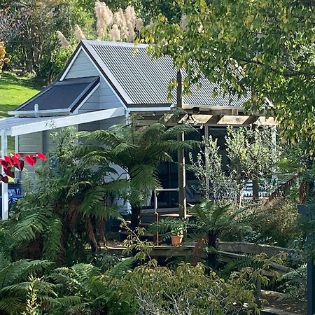 Superb Studio Retreat With Spa, Pool & Bbq Access ワンガヌイ エクステリア 写真